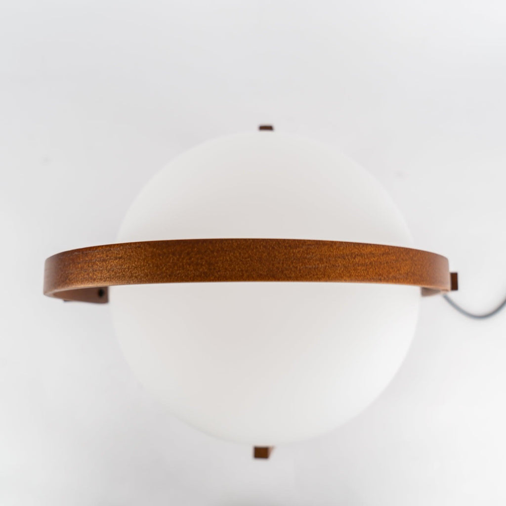 Przenośna szklana lampa stołowa — tradycyjny kształt latarni