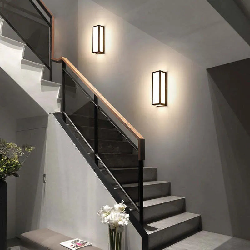 Linae moderne udendørs væglampe — vandtæt metaldesign med kryds, sort