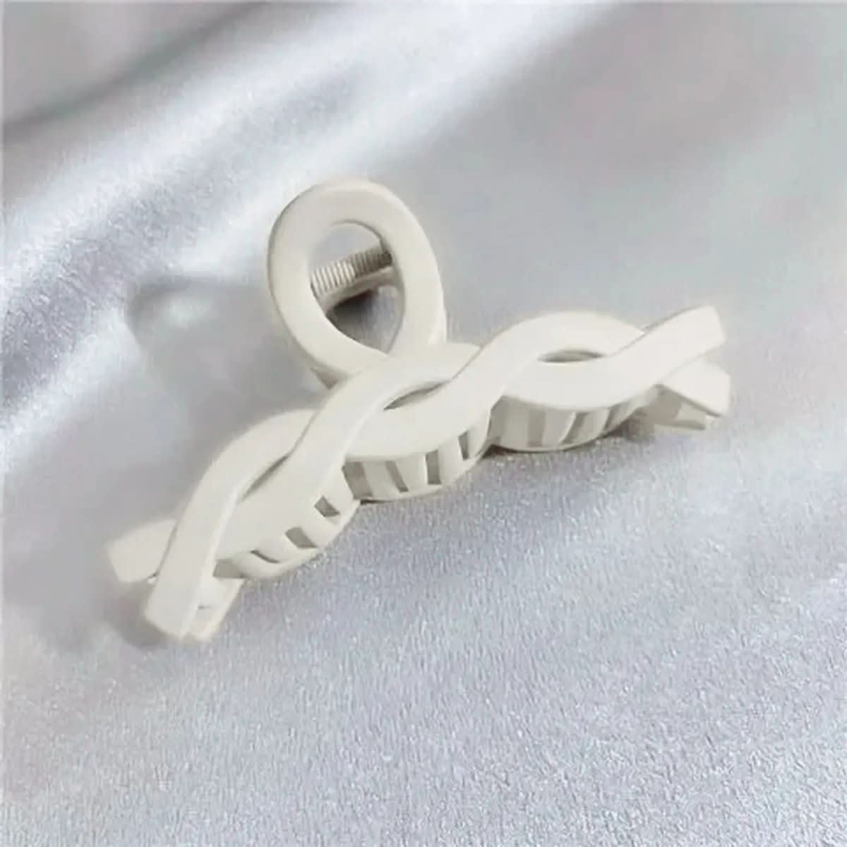 LumiLock Elegant Hair Clip With Strong Hold For All Hair Types