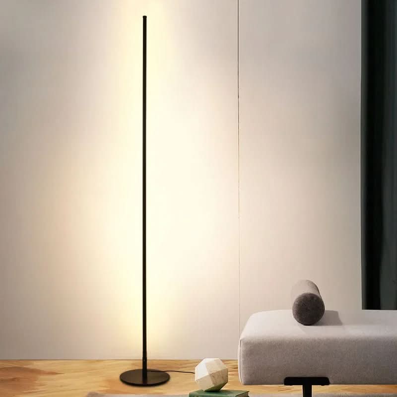 Elegantní kovová stojací lampa LumaNest s nastavitelným jasem a teplým LED světlem do obývacího pokoje nebo domácí kanceláře