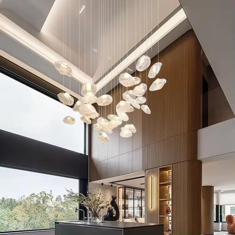 ثريا زجاجية شلالية بتوهج ذهبي