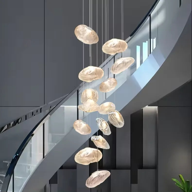 ثريا زجاجية شلالية بتوهج ذهبي