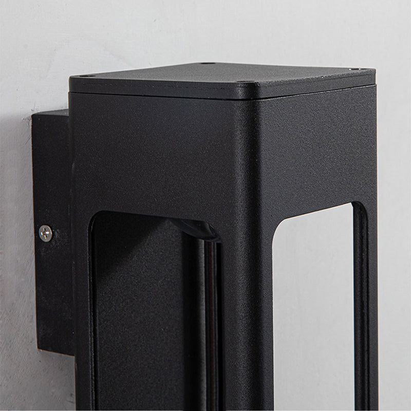 Venkovní nástěnné svítidlo Solith — voděodolné IP65, minimalistický geometrický design, teplá žárovka v balení