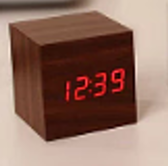 Reloj Digital de Madera Moderna NovaWood para Decoración Contemporánea del Hogar
