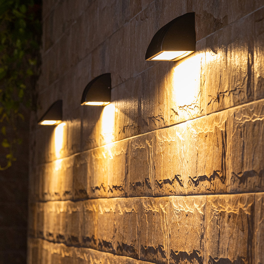 مصباح الحائط الزجاجي الخارجي العريض LED — تصميم عصري كلاسيكي