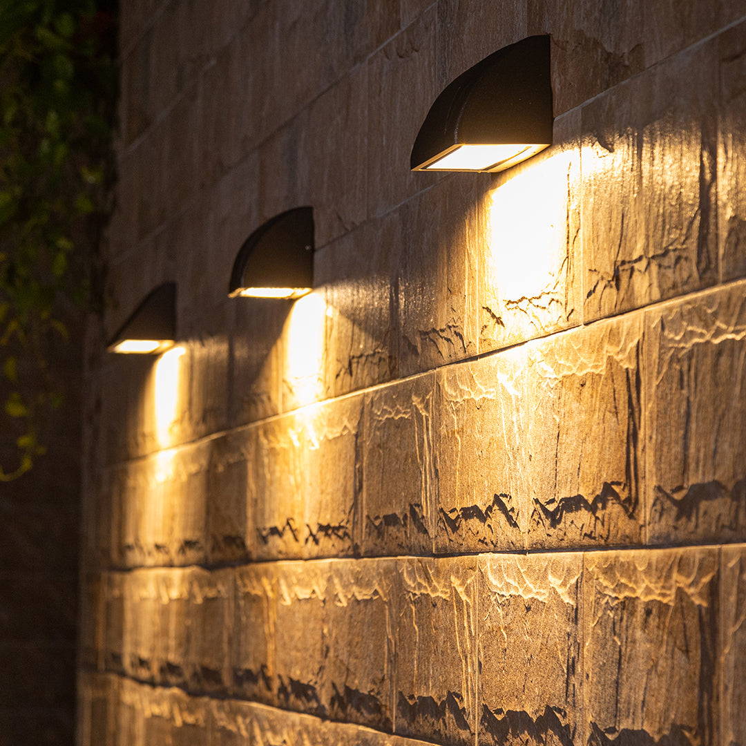 مصباح الحائط الزجاجي الخارجي العريض LED — تصميم عصري كلاسيكي
