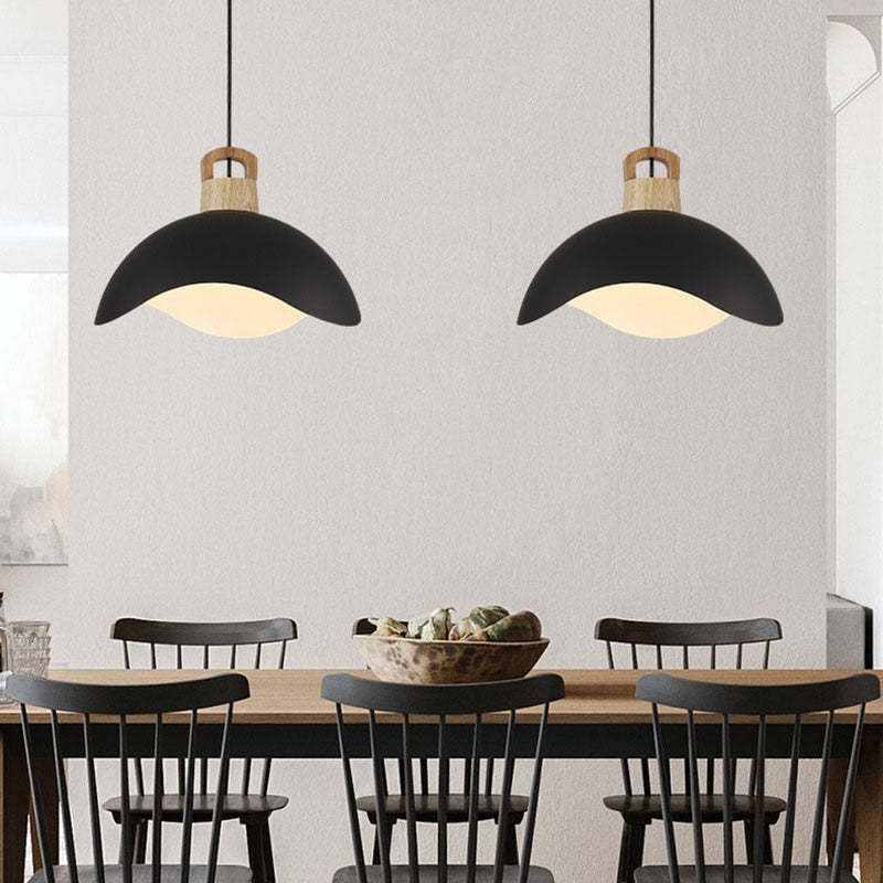 Suspension simple Valentina — abat-jour coloré, structure en bois et métal
