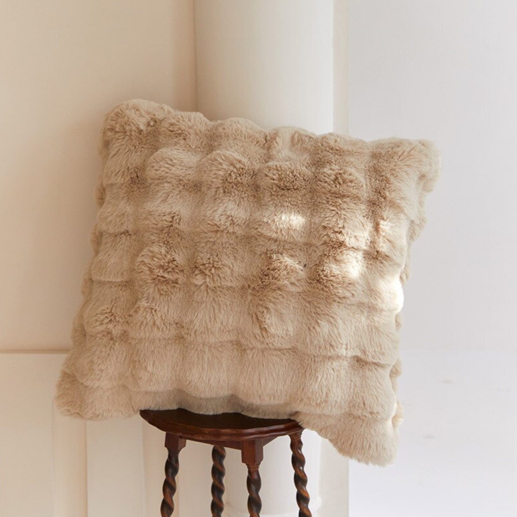 وسادة جينيفيف فرو