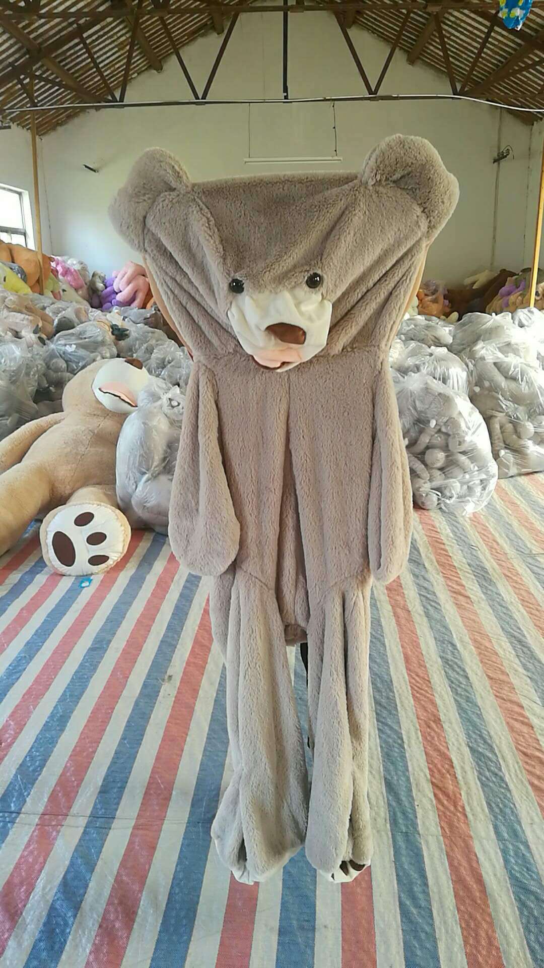 CuddleCo Orso di Peluche Gigante HugHero per Decorazione Casa