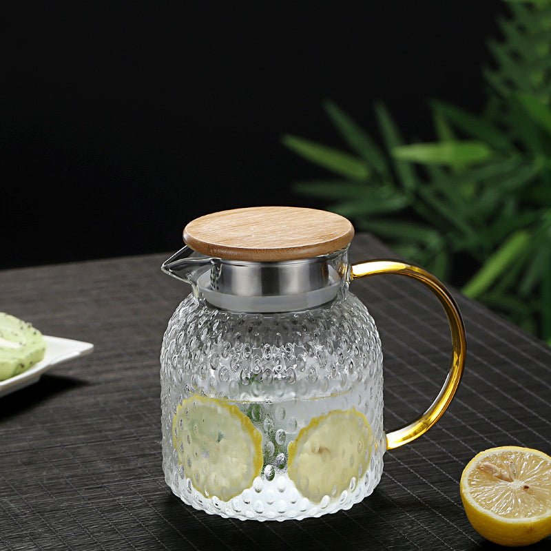 Caraffa di vetro resistente al calore con superficie puntinata per uso quotidiano in cucina