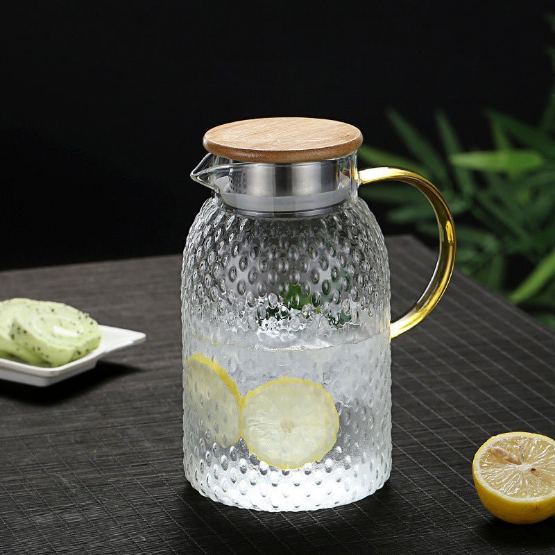 Caraffa di vetro resistente al calore con superficie puntinata per uso quotidiano in cucina
