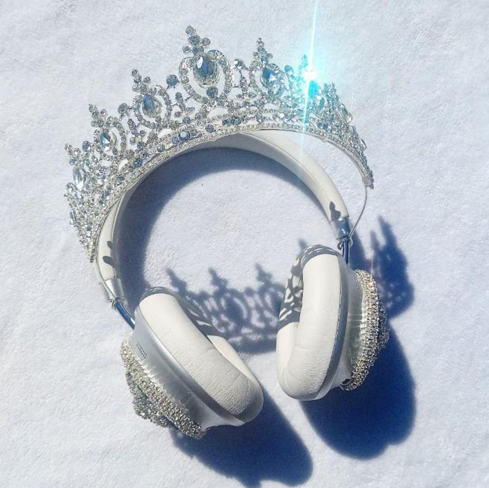 Wireless Headphones for Rich Sound and Stylish Listening