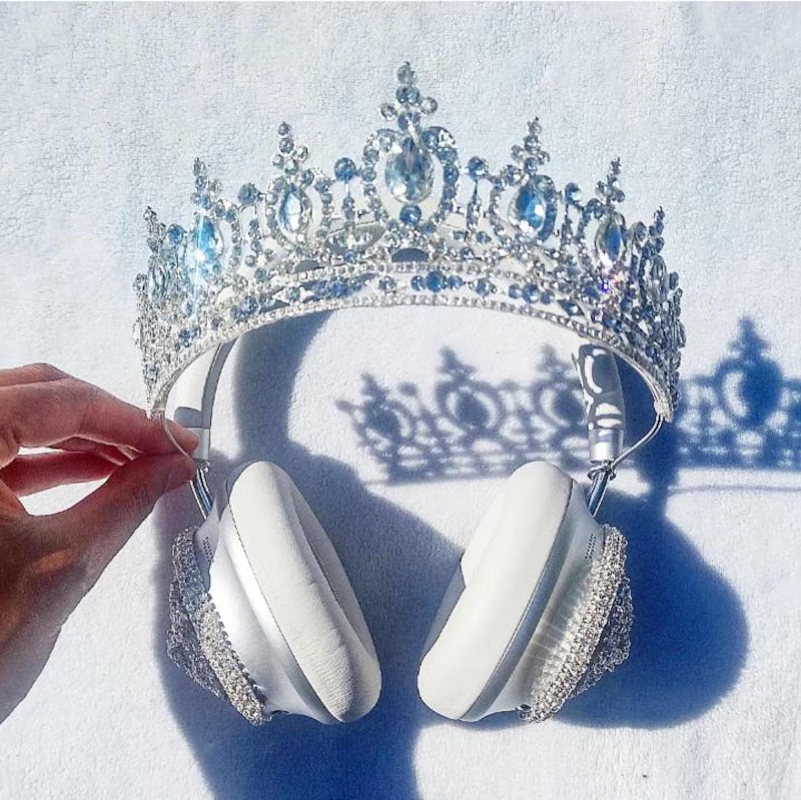 Wireless Headphones for Rich Sound and Stylish Listening