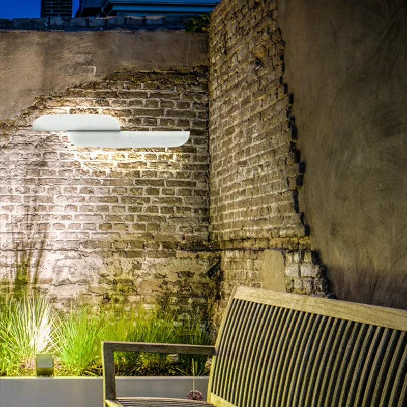 Moderní venkovní nástěnné LED svítidlo Ray — krytí IP65, žárovka s teplým světlem součástí balení