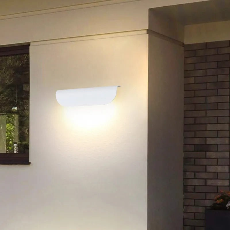Moderní venkovní nástěnné LED svítidlo Ray — krytí IP65, žárovka s teplým světlem součástí balení