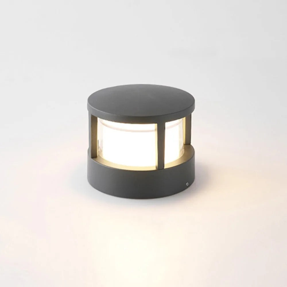 Zyra sylindrisk pullertlampe i metall — LED-pære inkludert, IP65-klassifisert, svart