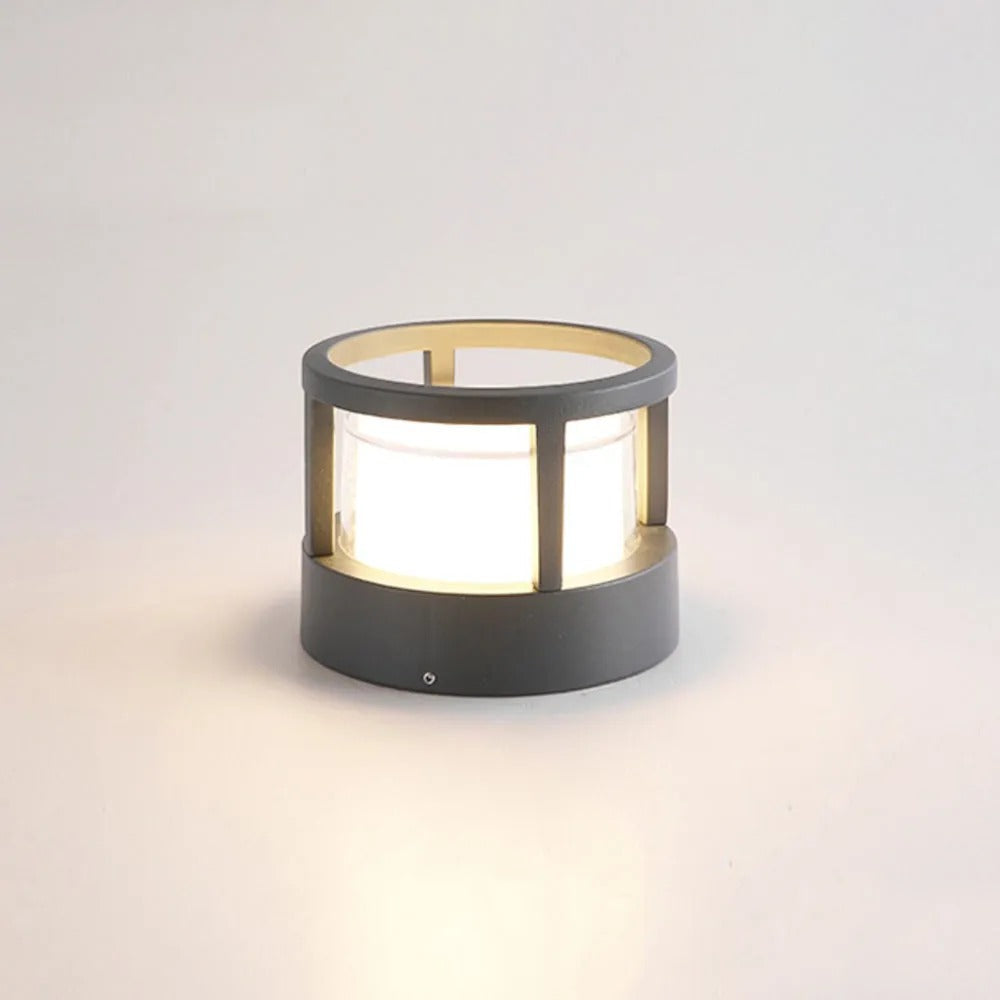 Zyra sylindrisk pullertlampe i metall — LED-pære inkludert, IP65-klassifisert, svart