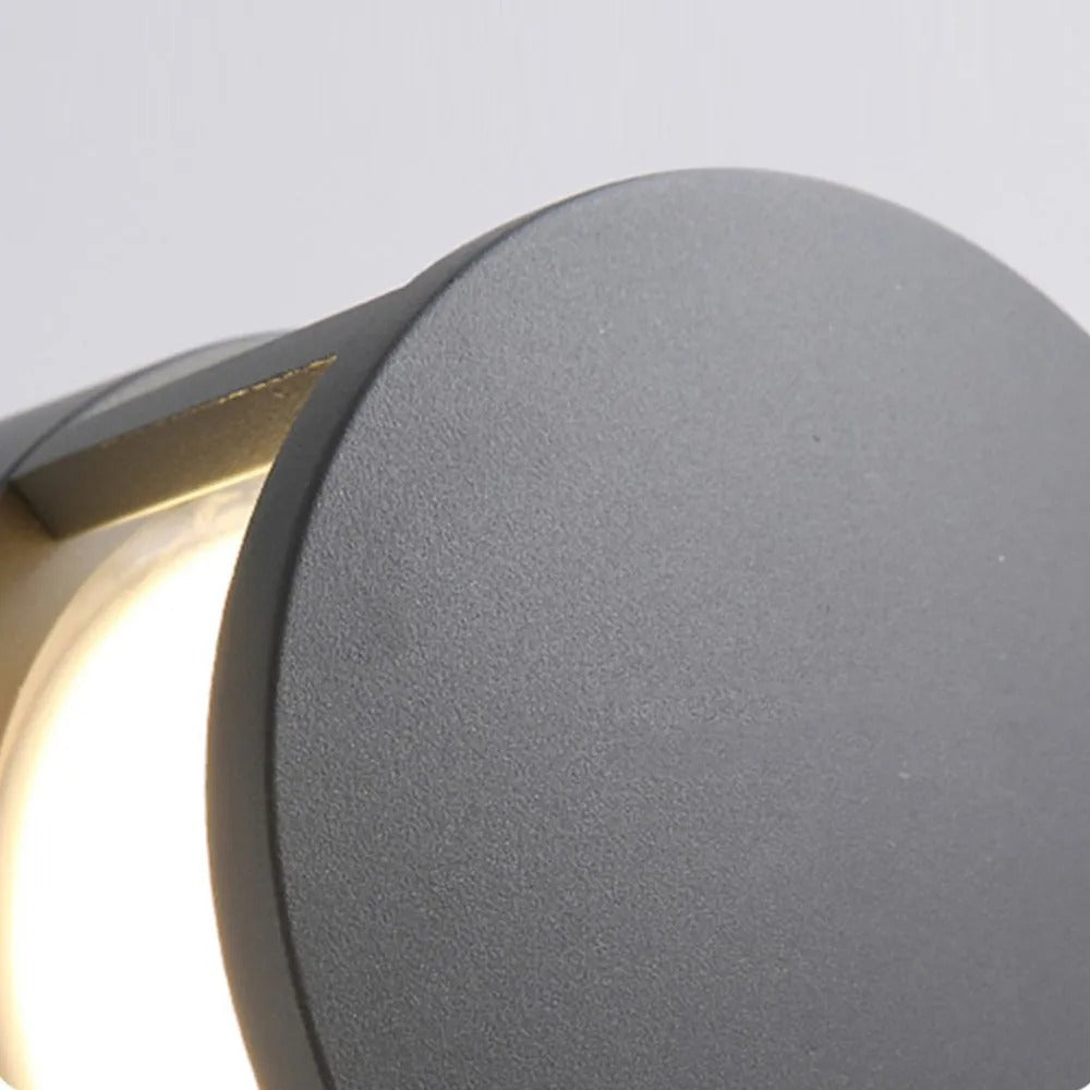 Zyra sylindrisk pullertlampe i metall — LED-pære inkludert, IP65-klassifisert, svart
