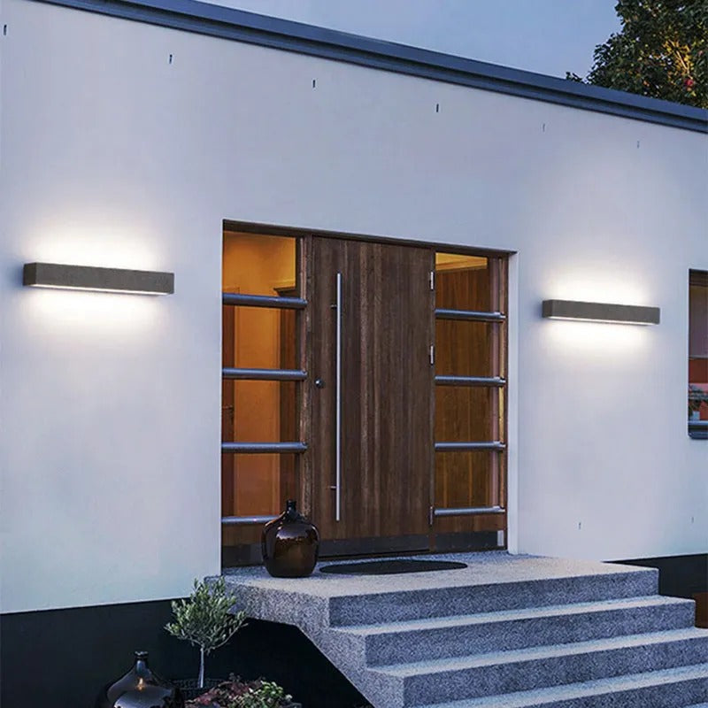 Venkovní nástěnná LED lampa Arisha — moderní cementový povrch, krytí IP65, teplé světlo
