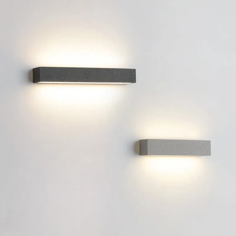 Venkovní nástěnná LED lampa Arisha — moderní cementový povrch, krytí IP65, teplé světlo