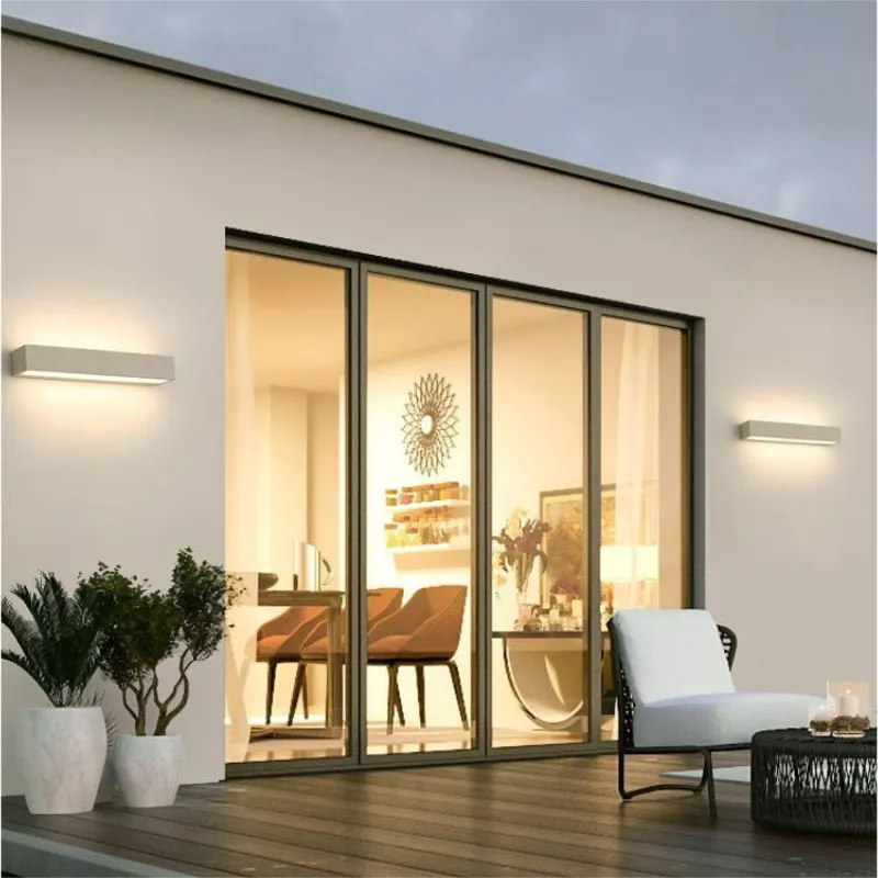 Venkovní nástěnná LED lampa Arisha — moderní cementový povrch, krytí IP65, teplé světlo