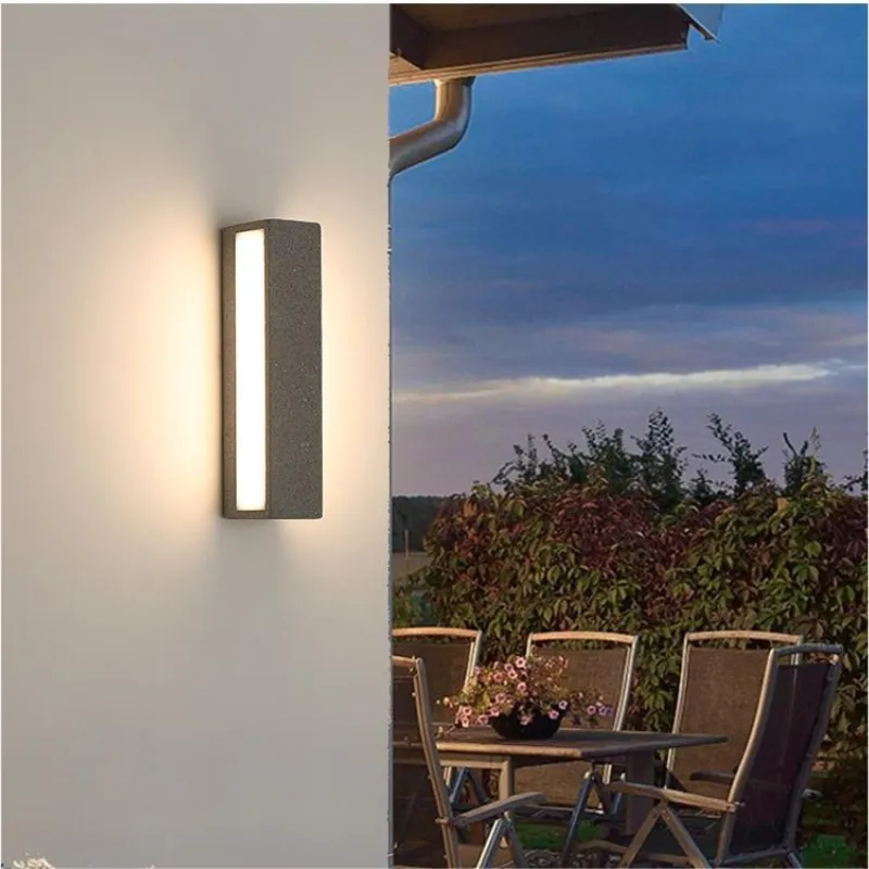 Venkovní nástěnná LED lampa Arisha — moderní cementový povrch, krytí IP65, teplé světlo