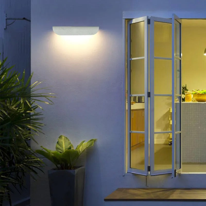 Moderní venkovní nástěnné LED svítidlo Ray — krytí IP65, žárovka s teplým světlem součástí balení