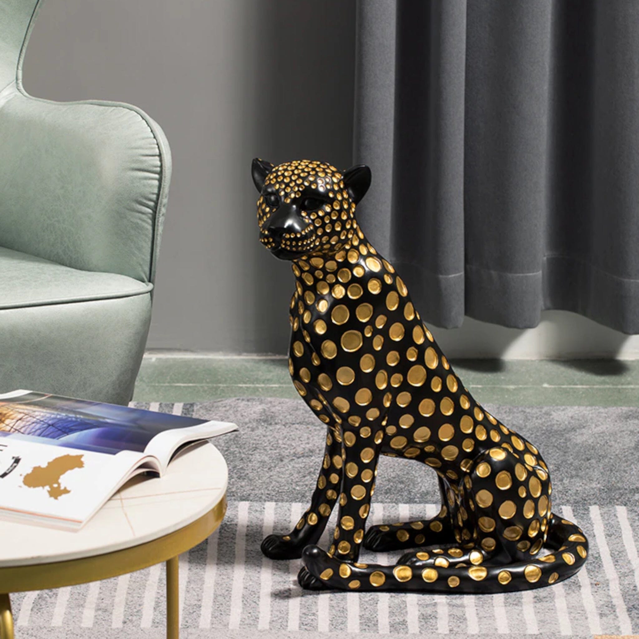 Leopar Heykeli