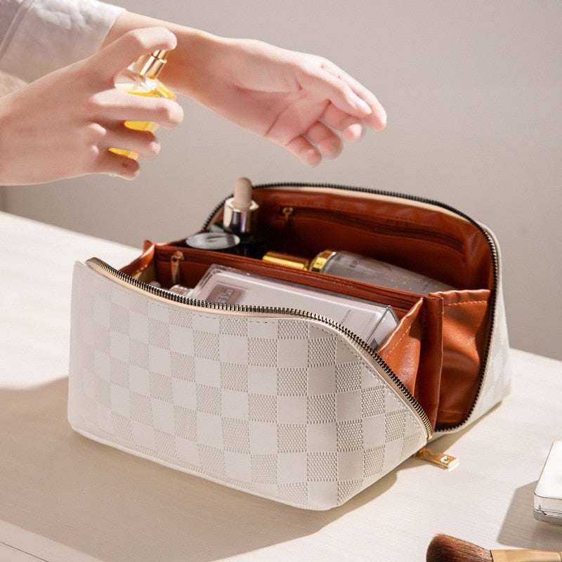 Women's Chic Checked Travel Toiletry Bag | Orntli