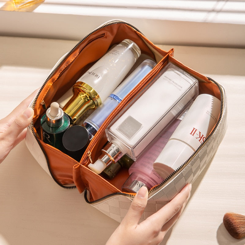 Women's Chic Checked Travel Toiletry Bag | Orntli