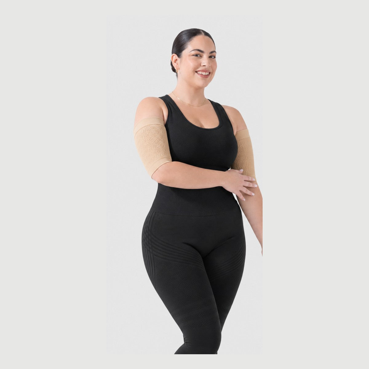 Woman wearing a beige arm sleeve on her upper arm