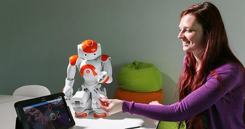 Högteknologisk artificiell intelligensrobot – avancerad humanoid följeslagare