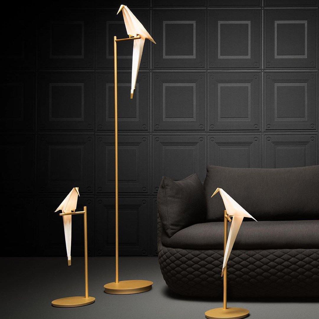Lampada da tavolo a forma di gru di carta — design origami oscillante, LED a 3 colori, con spina, altezza di 25,6"