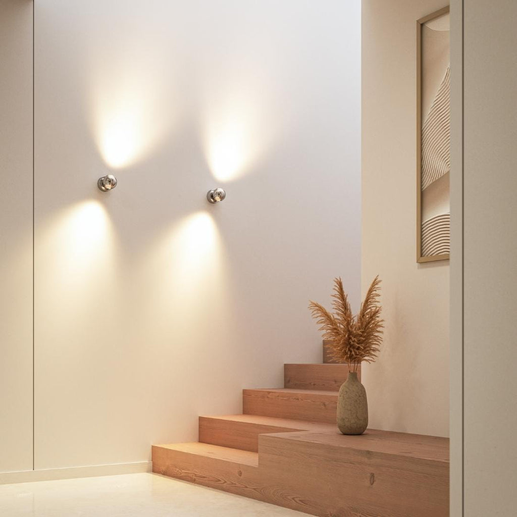 Orbilo - Rotirajuća LED zidna lampa s daljinskim upravljačem