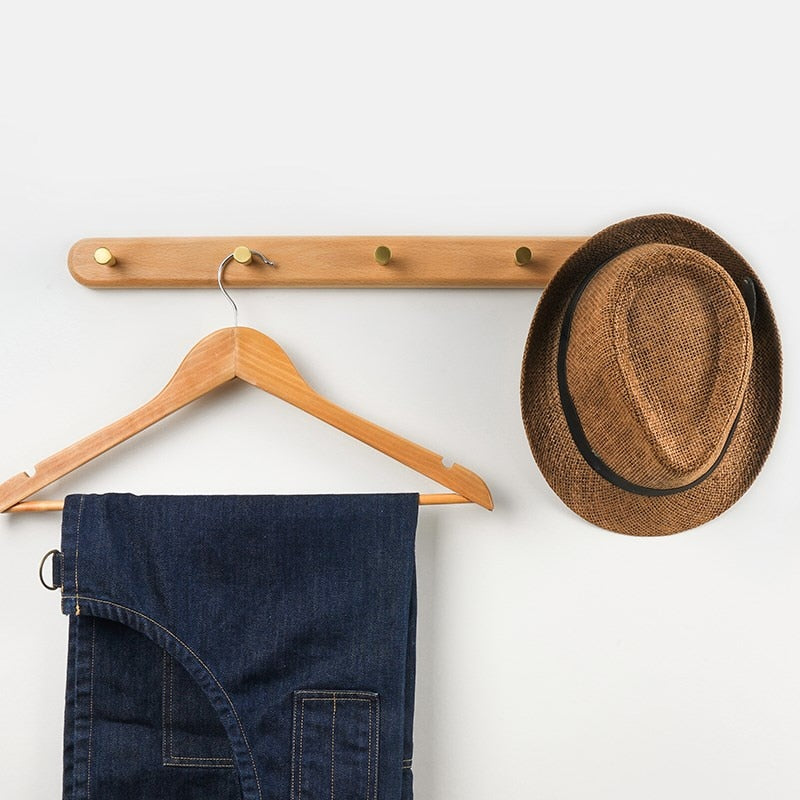 Percheros de pared de madera natural nórdica y latón