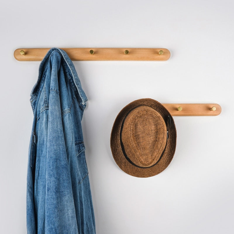 Percheros de pared de madera natural nórdica y latón