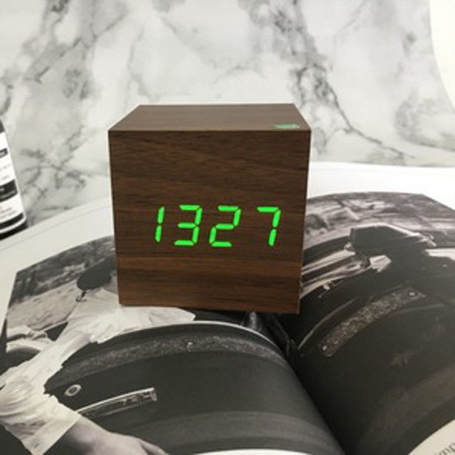 Reloj Despertador LED Nórdico con Control por Voz – Recargable por USB, Diseño Moderno con Pantalla Brillante