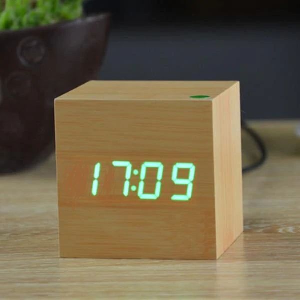 Reloj digital de mesa Cube