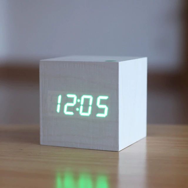 Reloj digital de mesa Cube