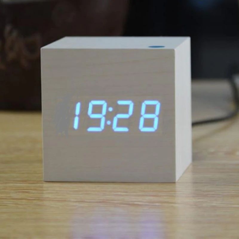 Reloj digital de mesa Cube