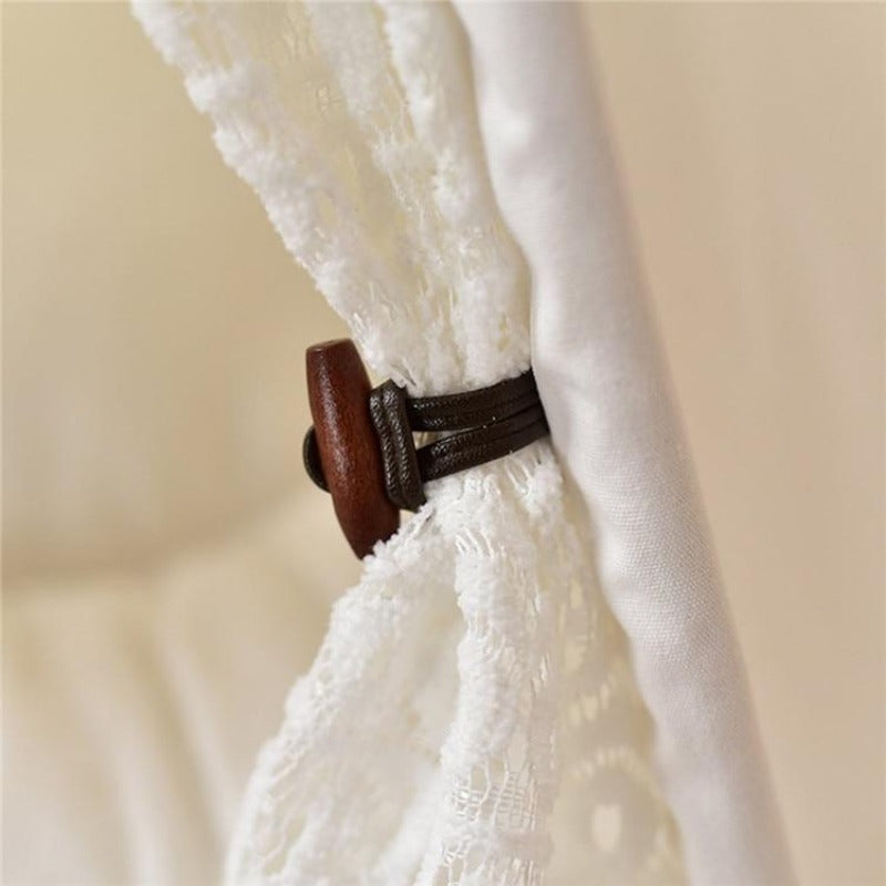 Weißes Spitzen-Boho-Hundezelt mit weichem Hundebett