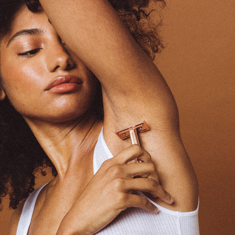 شفرة حلاقة سيلكليدي™ الفاخرة مع قاعدة