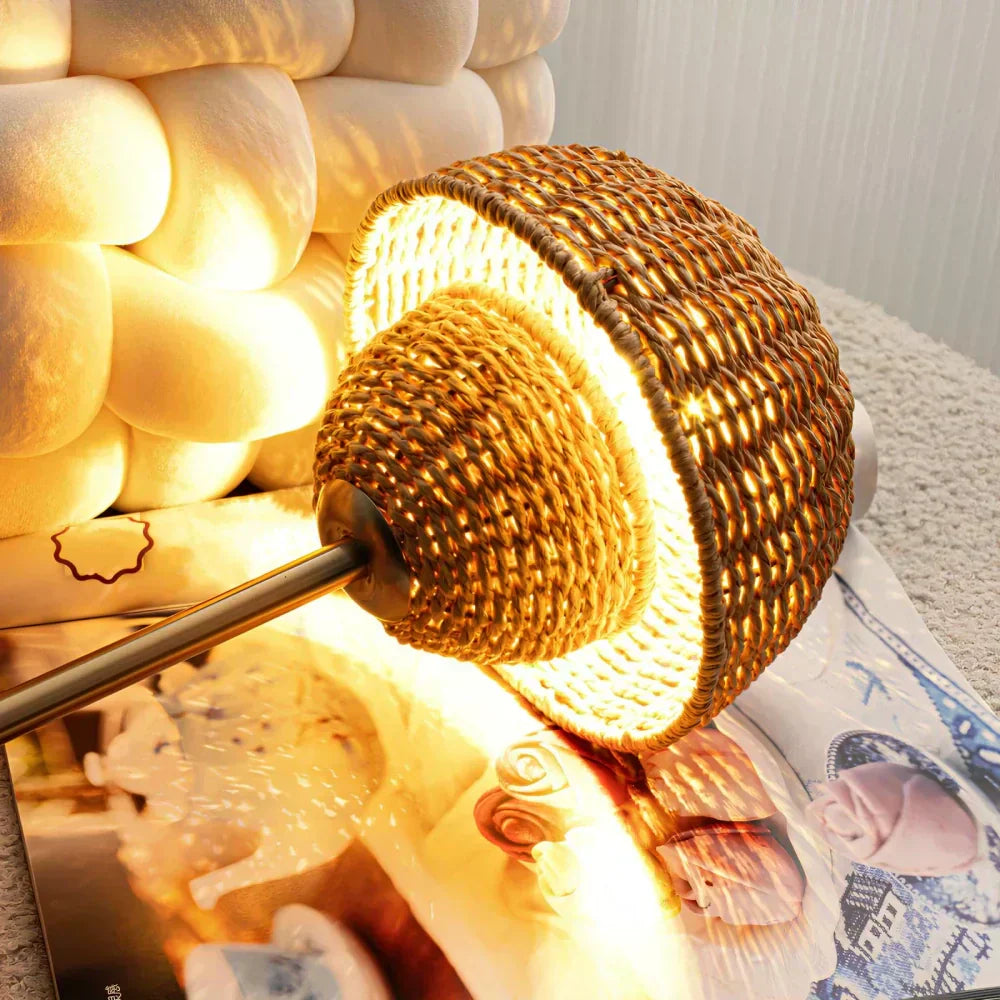 EcoBamboo Masa Lambası – Modern Mekanlar için Sürdürülebilir ve Minimalist Aydınlatma