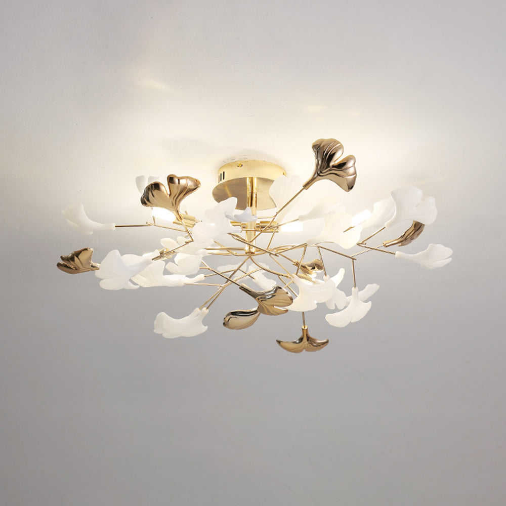 Elegancka lampa sufitowa Olivia z motywem liści — ceramiczno-metalowa, przylegająca do sufitu, złota