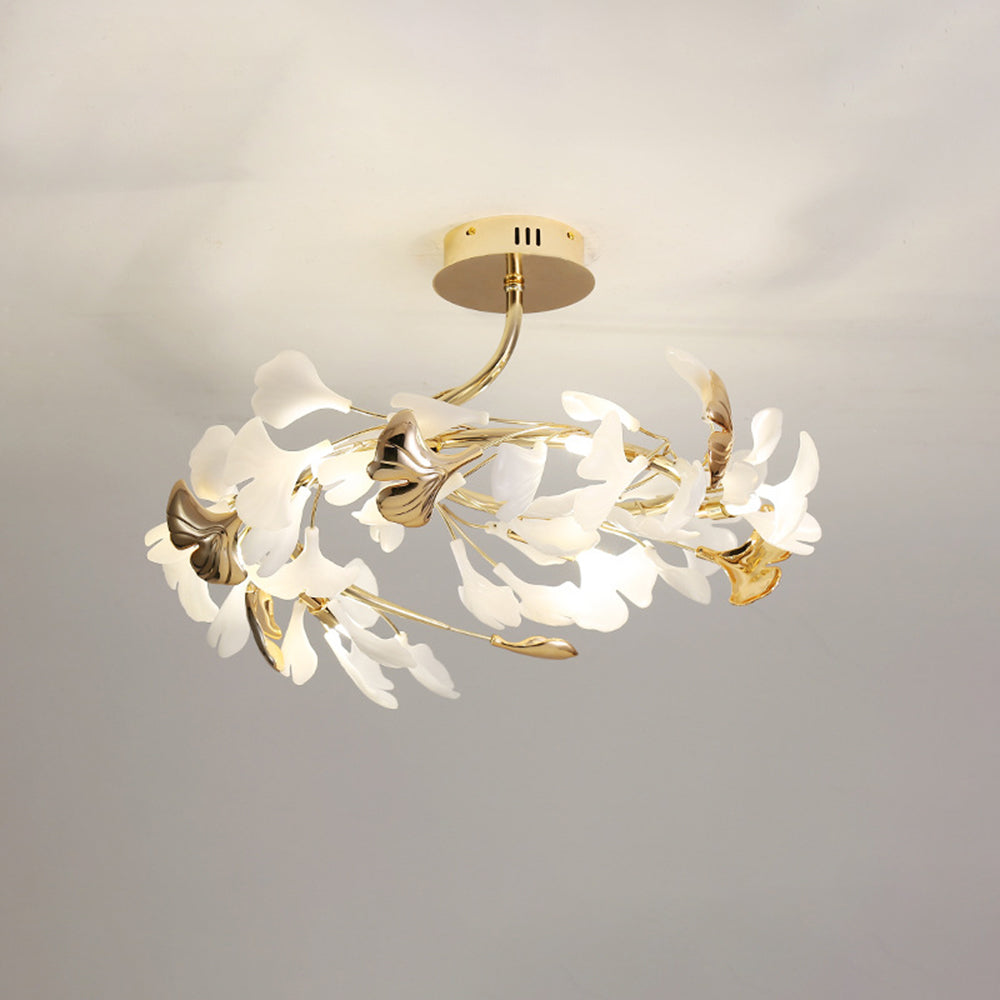 Elegancka lampa sufitowa Olivia z motywem liści — ceramiczno-metalowa, przylegająca do sufitu, złota