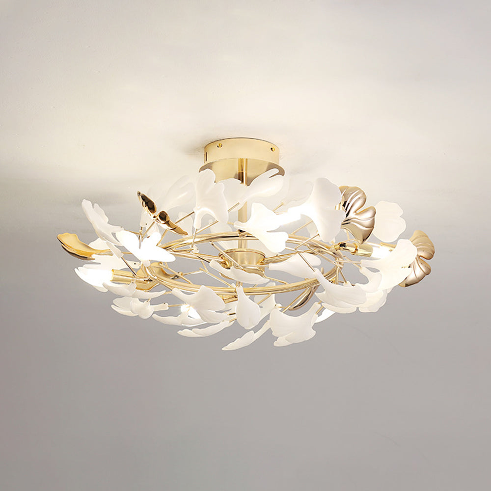 Elegancka lampa sufitowa Olivia z motywem liści — ceramiczno-metalowa, przylegająca do sufitu, złota