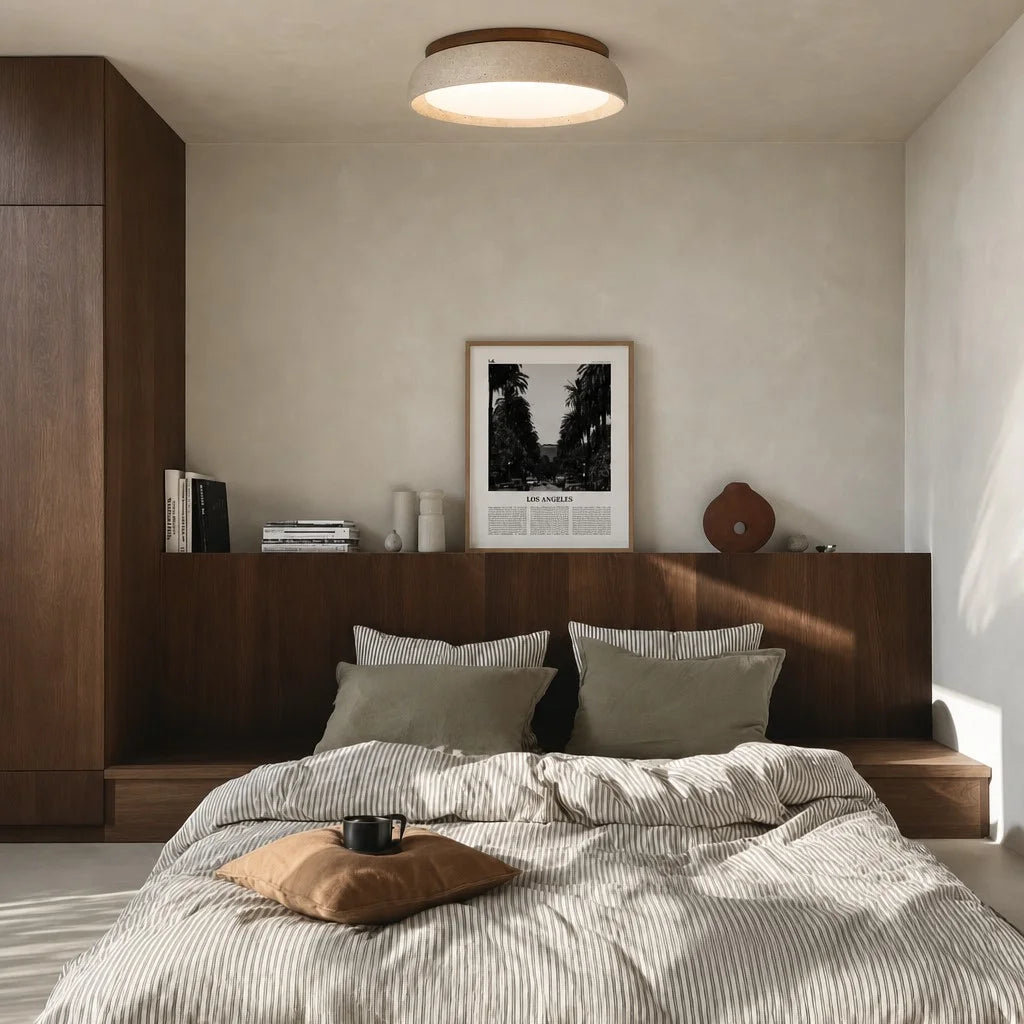 Luz de teto redonda em travertino — Detalhe em nogueira, LED quente, Wabi-Sabi