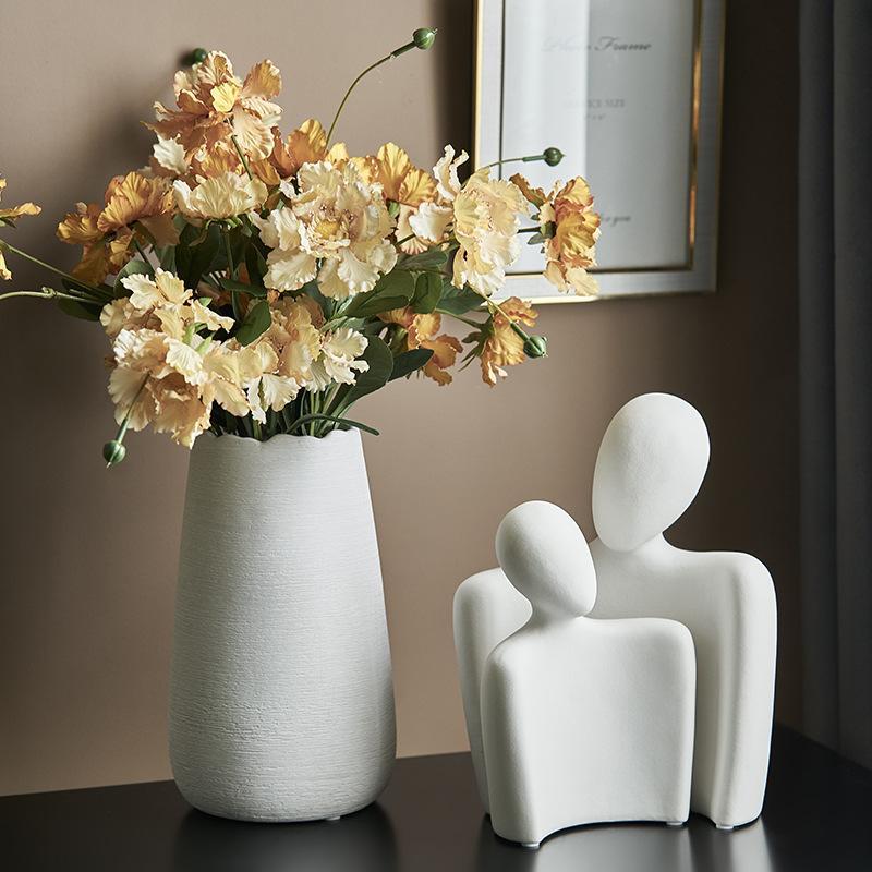 تماثيل زخرفية معًا للحياة