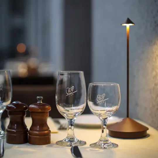 Bezprzewodowa lampa stołowa LED - ClarityGlow | Orntli