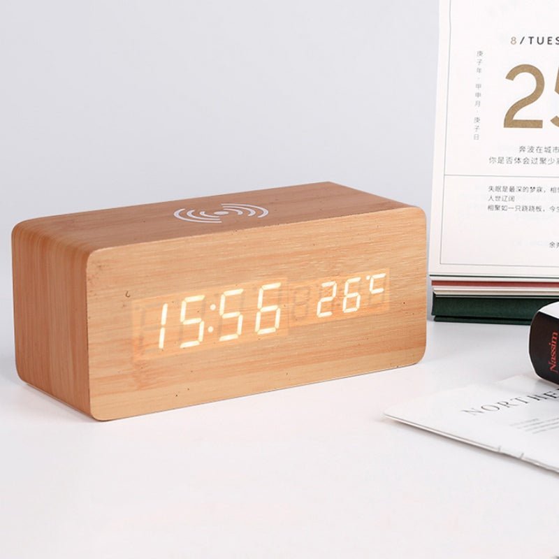 Reloj Despertador Eléctrico de Madera con Base de Carga Inalámbrica
